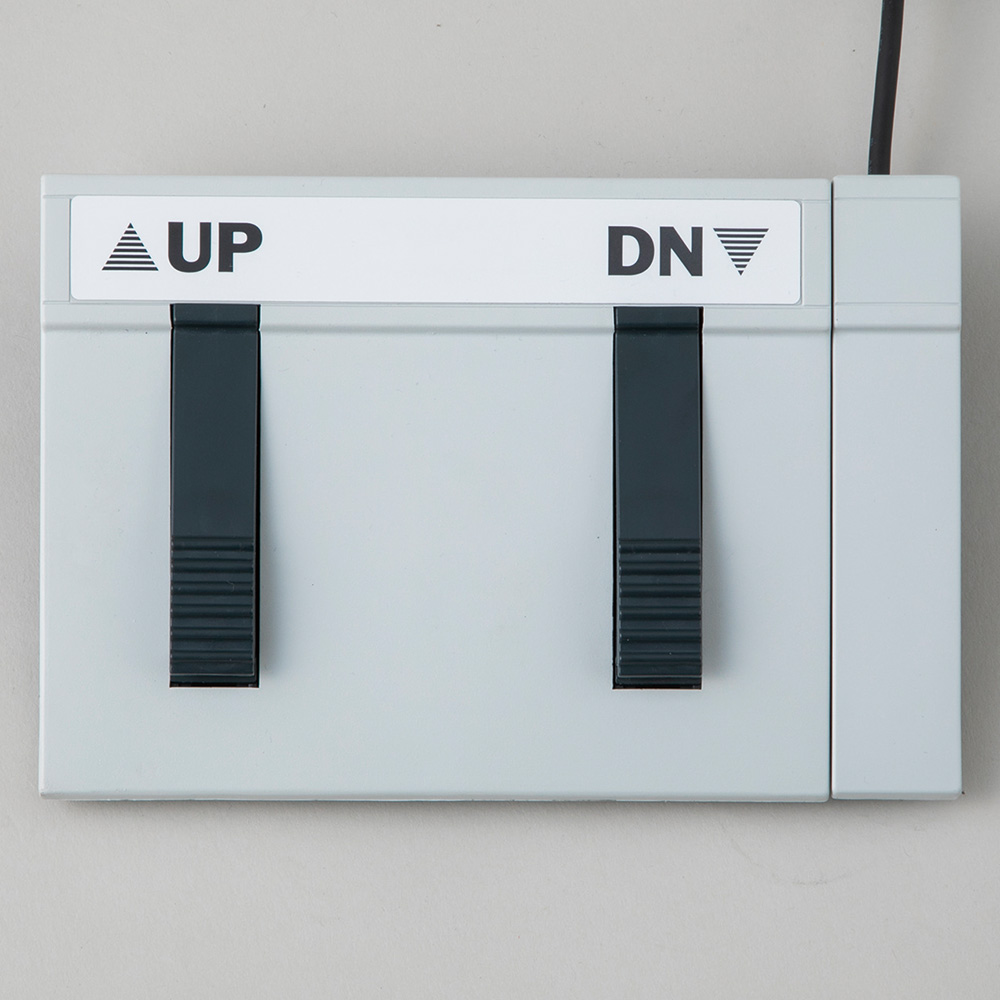 { Electric Lifting Workbench Foot Switch Type 1200 x 750 x 6101260 mm }